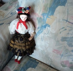 14'' HUNGARIAN/ UKRAINIAN PRESS FELT FACE MS DANCER DOLL COSTUME